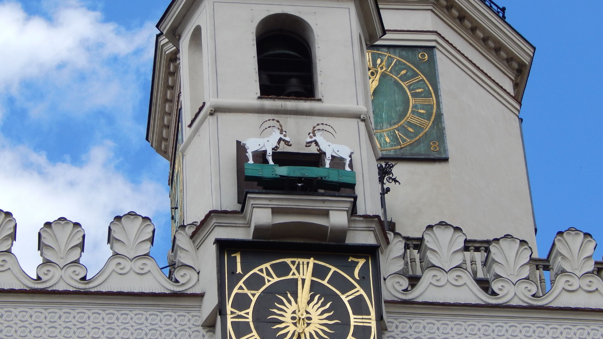 Koziołki w Poznaniu – historia i legenda. Skąd się wzięły w mieście?